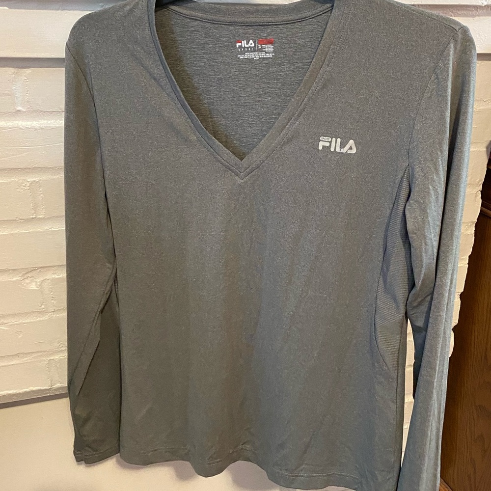 Fila grey v-neck long sleeved shirt size XL